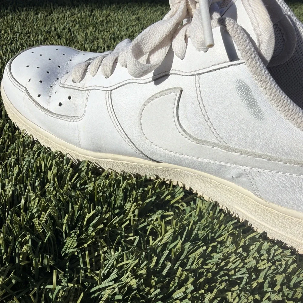 Nike Air Force 1 Shoes Men 10.5‎ White Sneakers Low Triple White AF1 CW2288-111